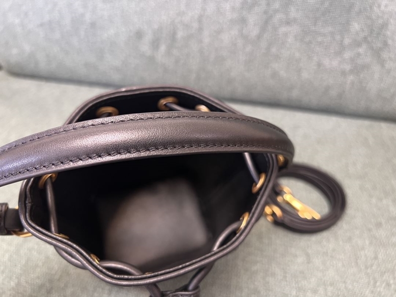 Va1e*ntin0 bucket bag